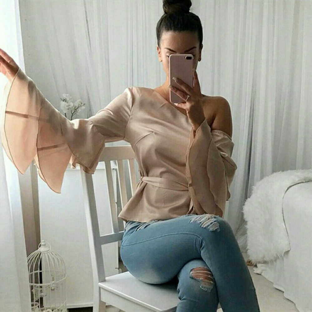 Long Lotus Sleeve Blouse - Picture 4 of 4